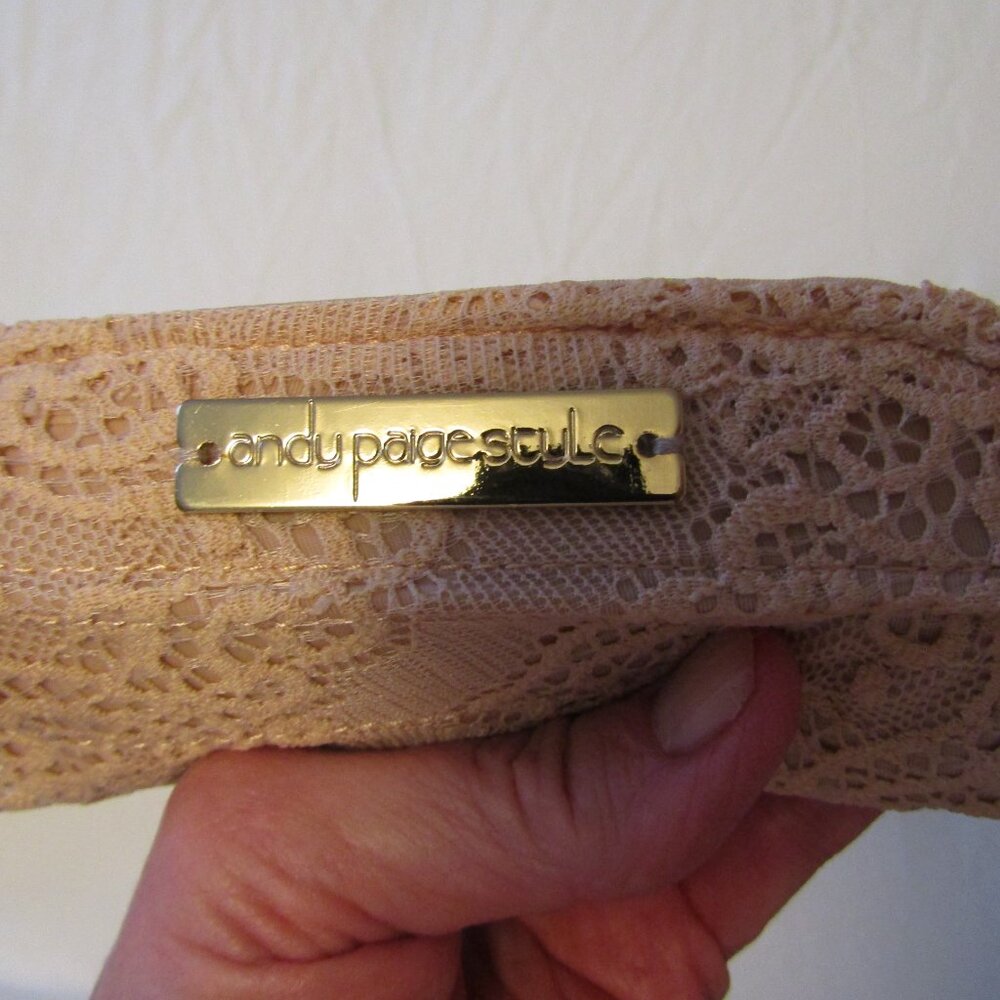 BNIB Nude Lace Girly Go Garter--Size 2/Medium--Purse Free Way To Carry Valuables - Picture 4 of 5